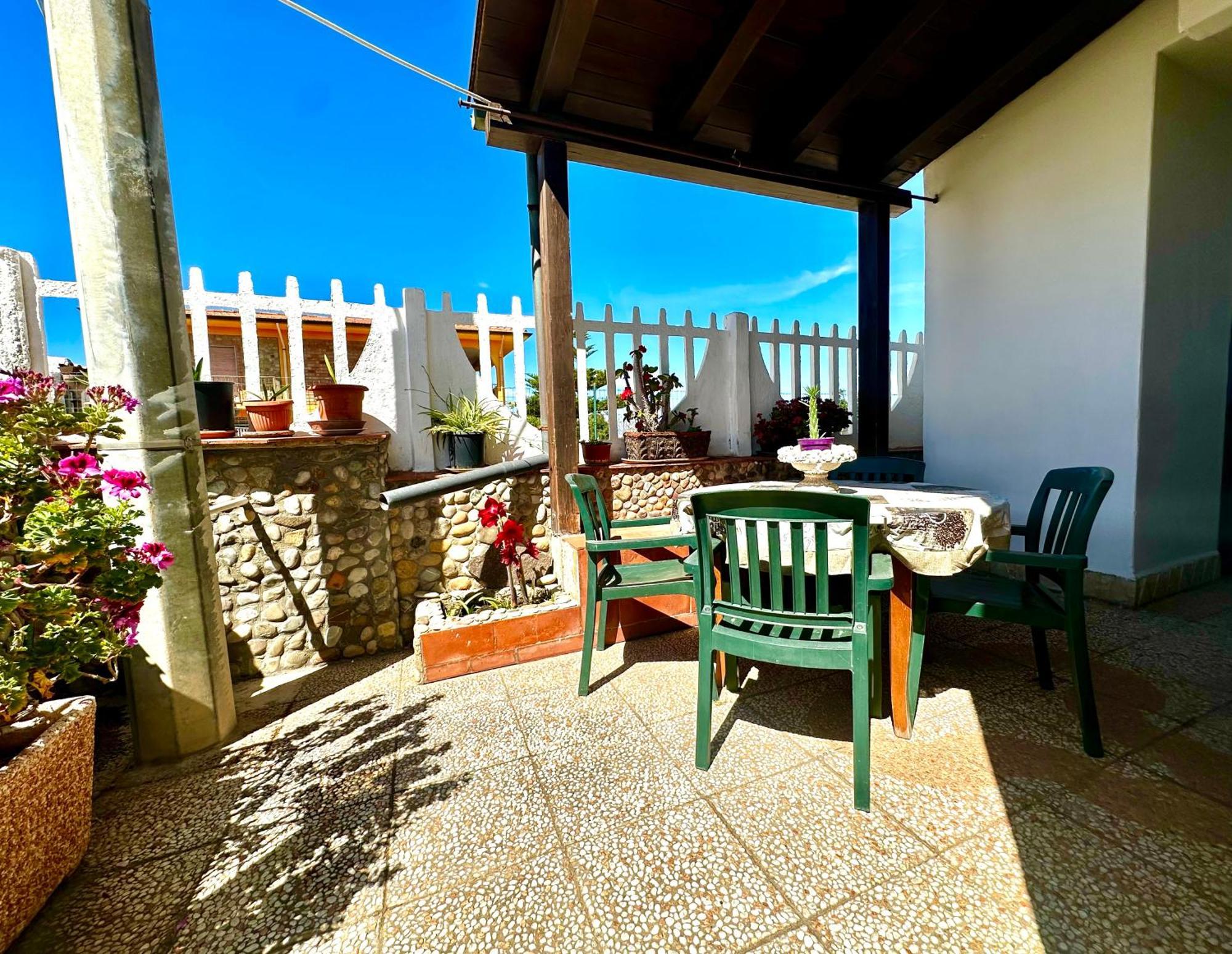 Casa Del Sole Daire Campofelice Di Roccella Dış mekan fotoğraf